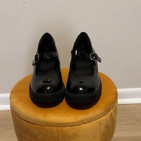 Old Navy Black Platform Mary Jane Shoes - Picture 1 of 6